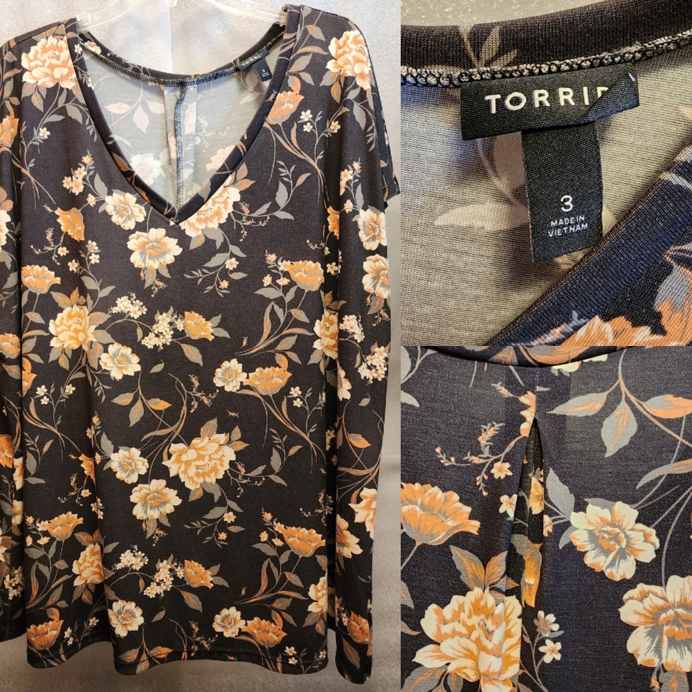 Torrid Floral V-Neck Top - Super Soft • Black Background w/ Flowers • Size 3
